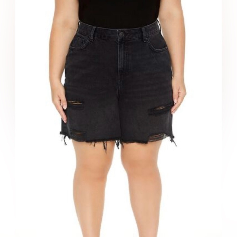 FOREVER 21+ Plus 16 Black Denim Distressed Denim Shorts NWT R$28